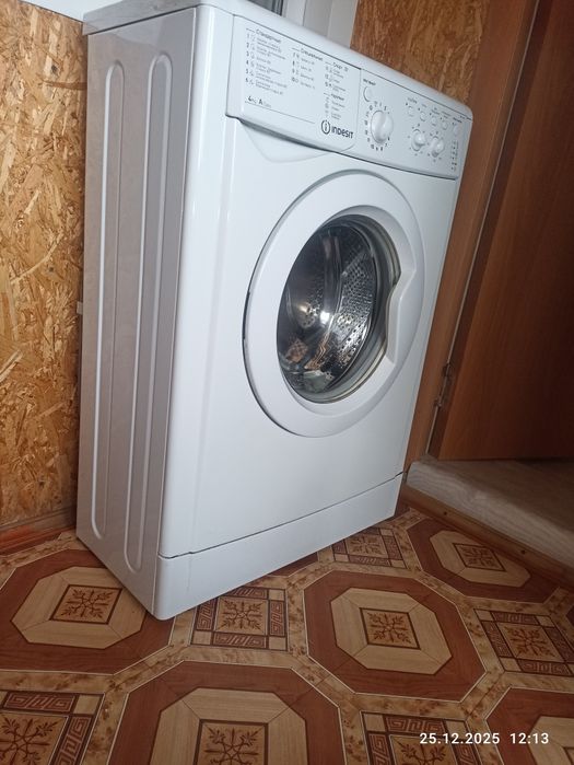 Стиральная машина indesit 4 кг.