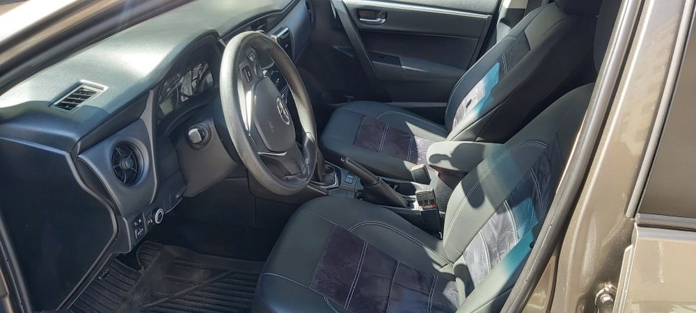 vând Corolla 1,33 benzină cu Gpl