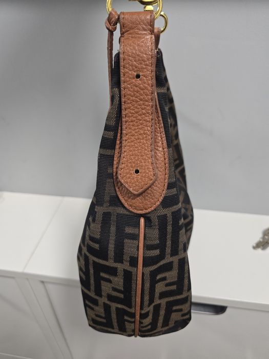 Чанта на Fendi  .