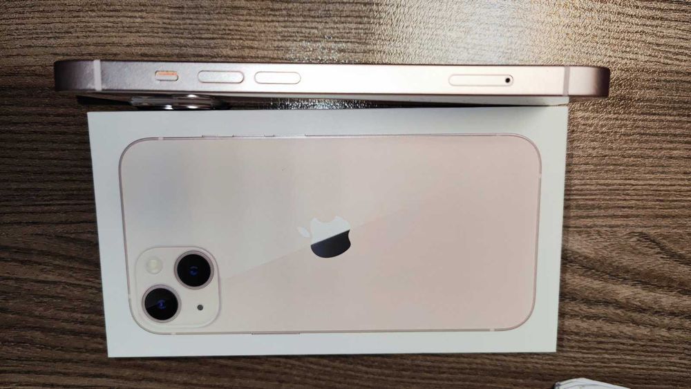 iPhone 13 128GB - перфектен