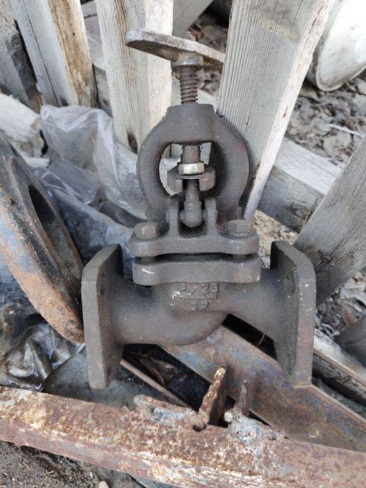 Продам задвижки новые