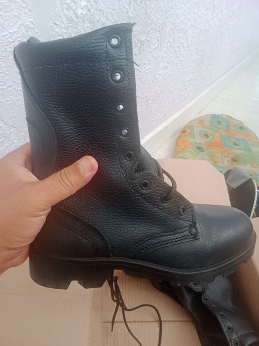 Продам берцы обувь