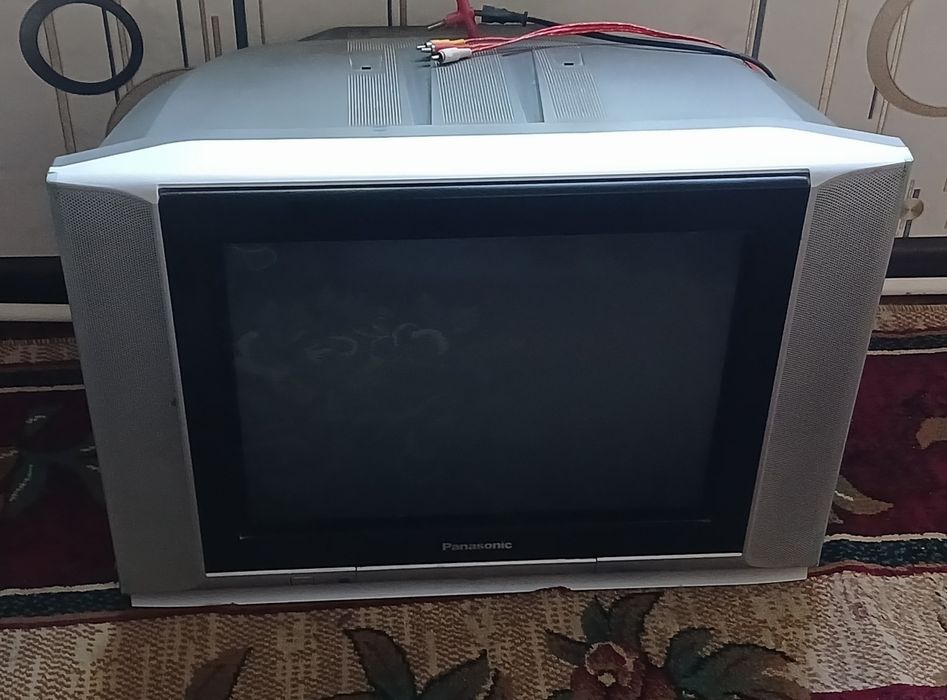 Televizor sotiladi