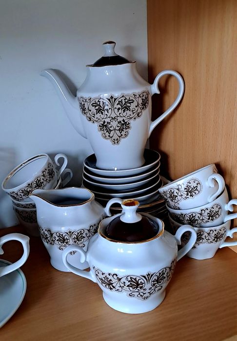 Продам фарфоровый сервиз