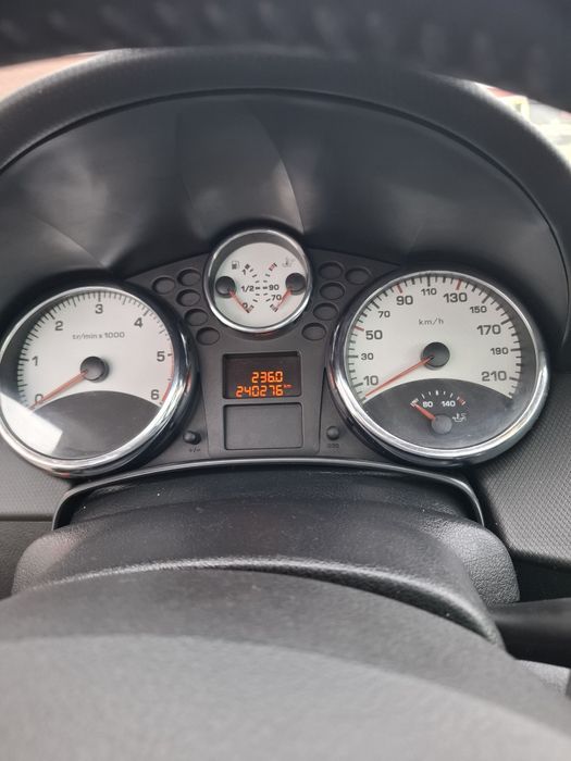 Vând Peugeot 207. 1.6 hdi