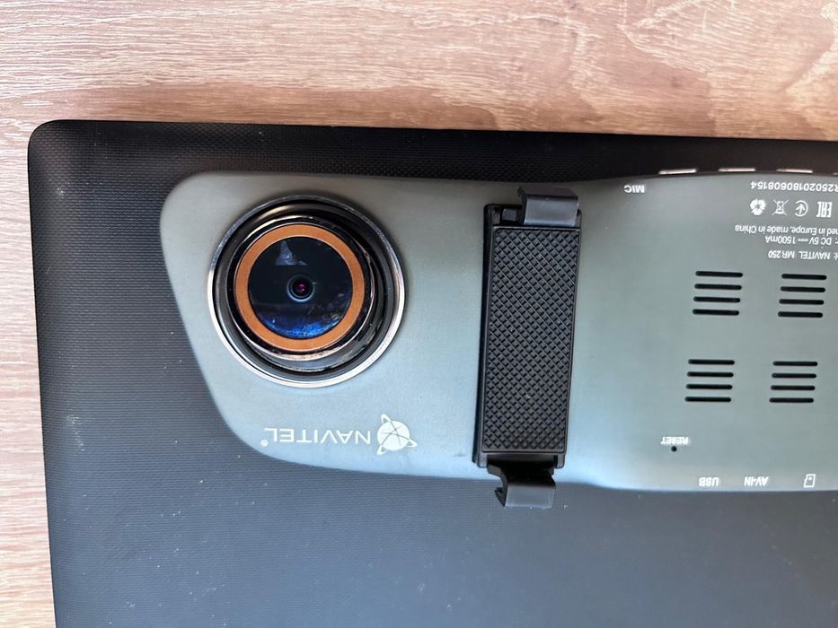 Camera Auto DVR Navitel MR250, fixare pe oglinda retrovizoare