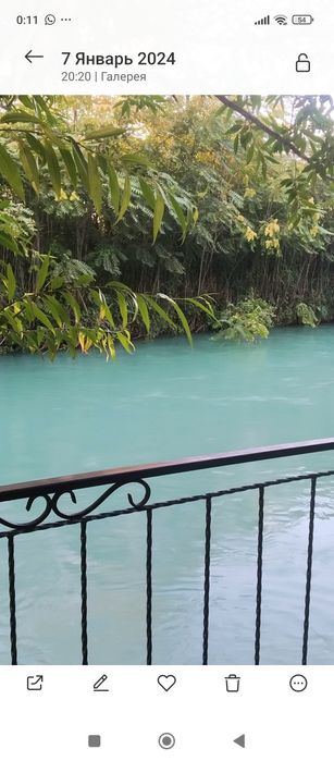 Дом вдоль речки зах