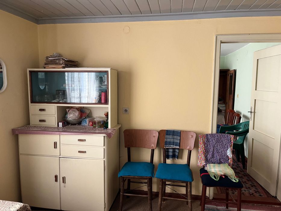 Продавам къща с плевня в село Долни Радковци, област Трявна