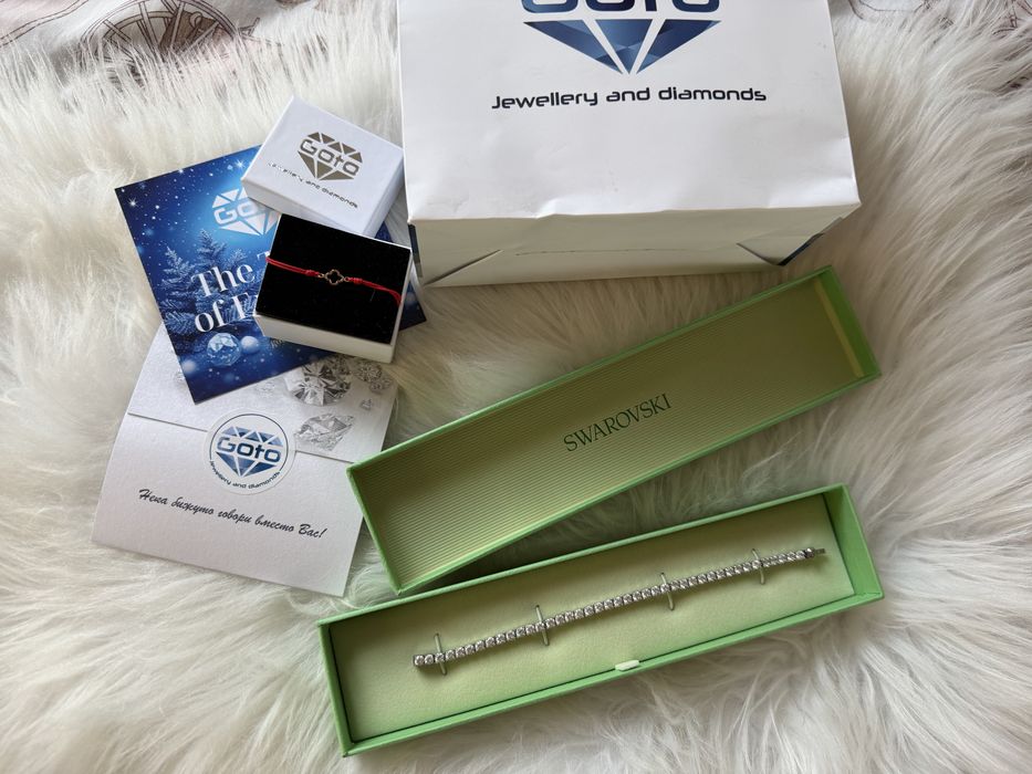 Златна гривна Goto, тенис гривна Swarovski