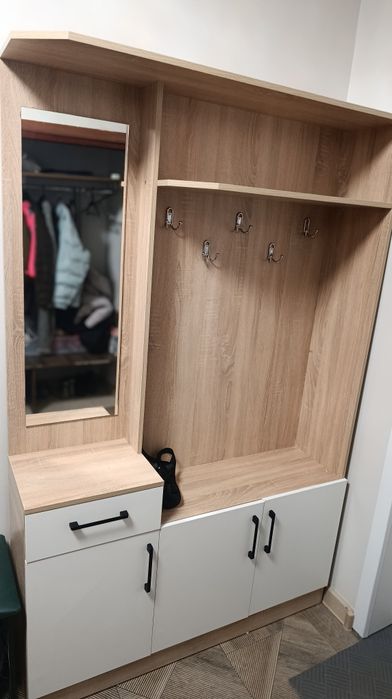 Прихожая вешалка