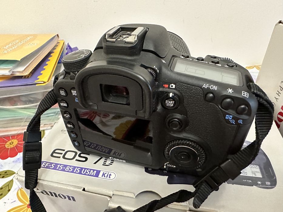 Продается фотоаппарат canon 7D