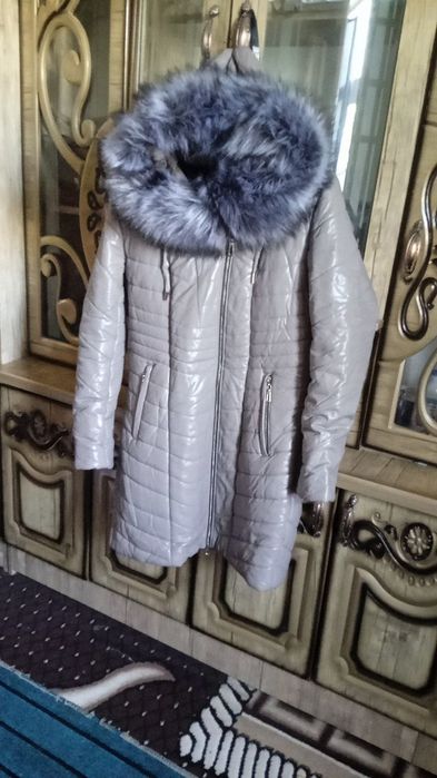 Ayollar kiyimi sotiladi