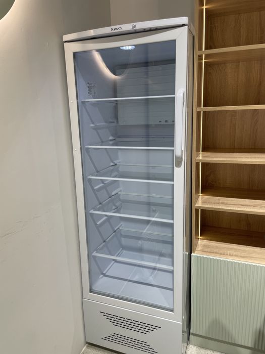 Витринный холодильник для аптеки