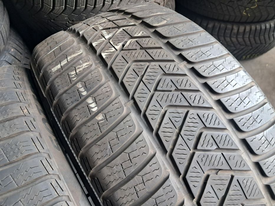 Anvelope second hand iarna 275 35 R21 Pirelli T0 ELECT 2023