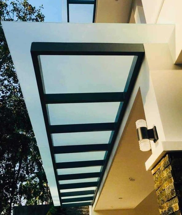 Раздвижные стеклянные навесы и козырьки