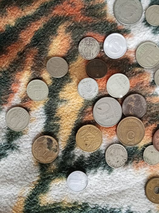 Продам манеты цену придлогайте сами