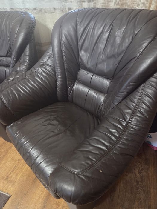 Canapea de piele cu două fotolii