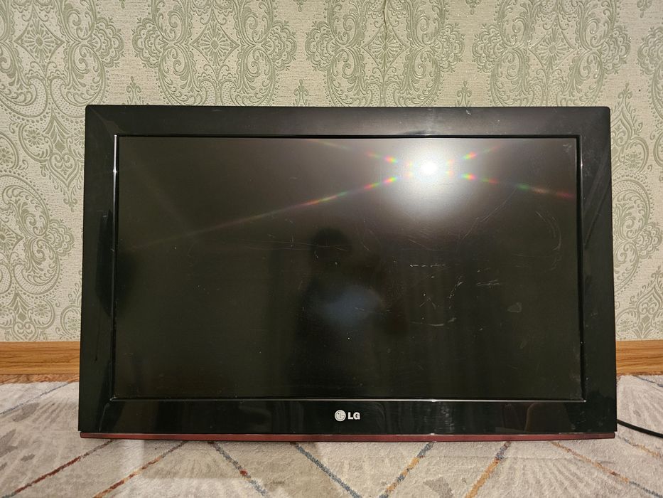 Телевизор LG, жасап тұр