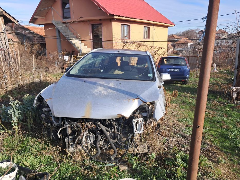 Vând 2 buc  Ford focus