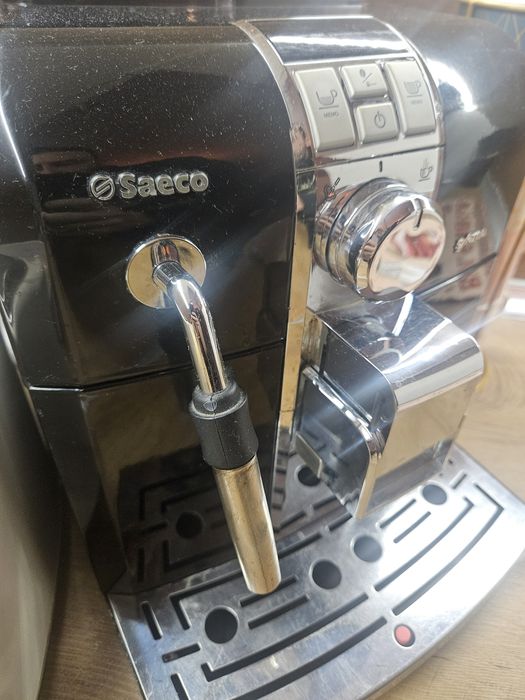 Кафемашина Saeco Syntia – Компактен пълен автомат