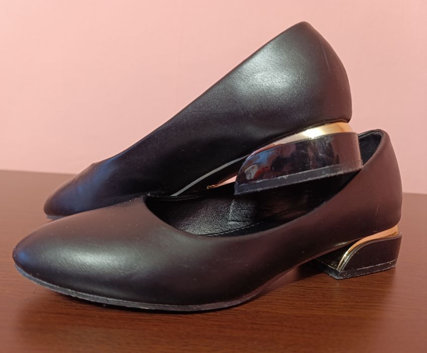 Елегантни дамски обувки за малко краче :)