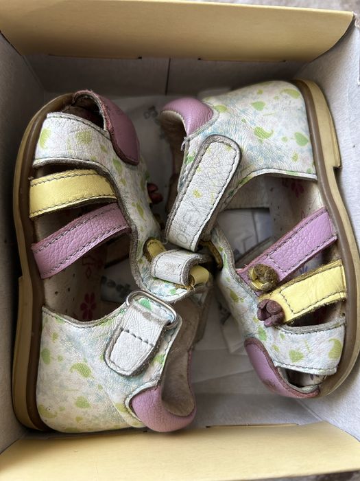 Обувь на девочку 20 разм.