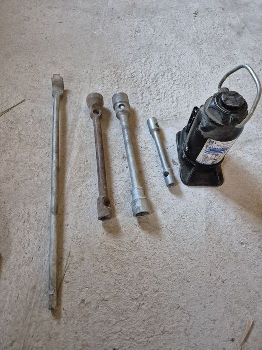 Камаздан қалған заттар