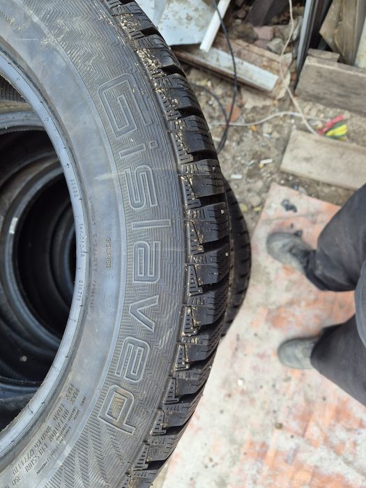 Продам зимнии шины