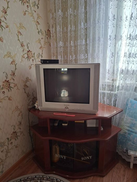 Продам телевизор с тумбой