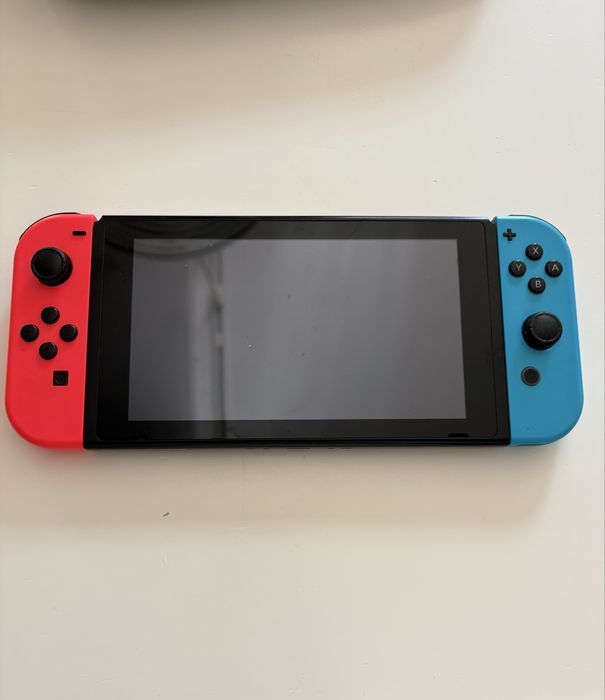 Nintendo Switch с допълнителни джойстици