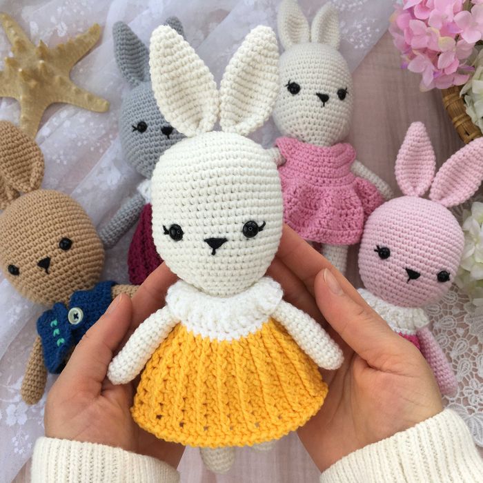Плетена играчка зайче