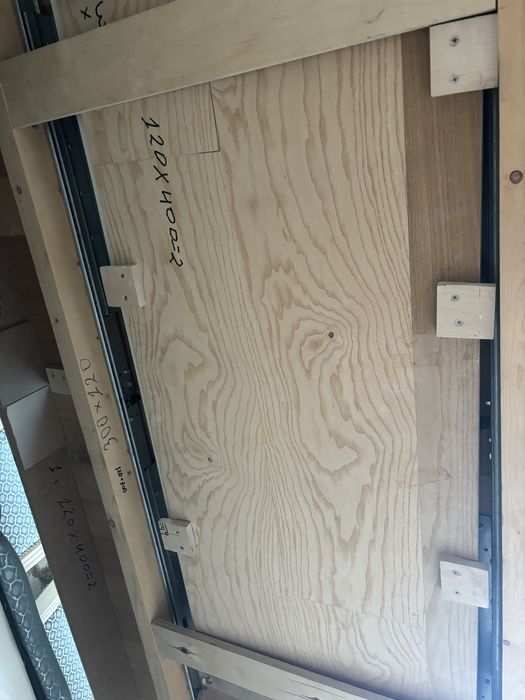 Продается стол деревянный