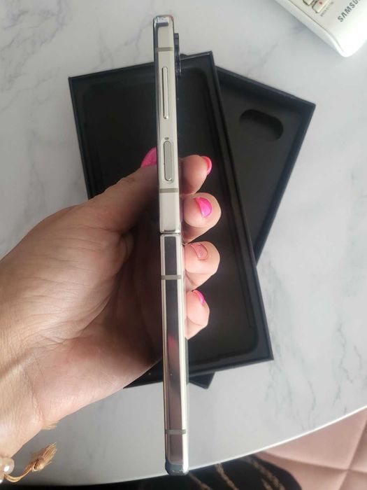 Galaxy z flip 5 с гаранция