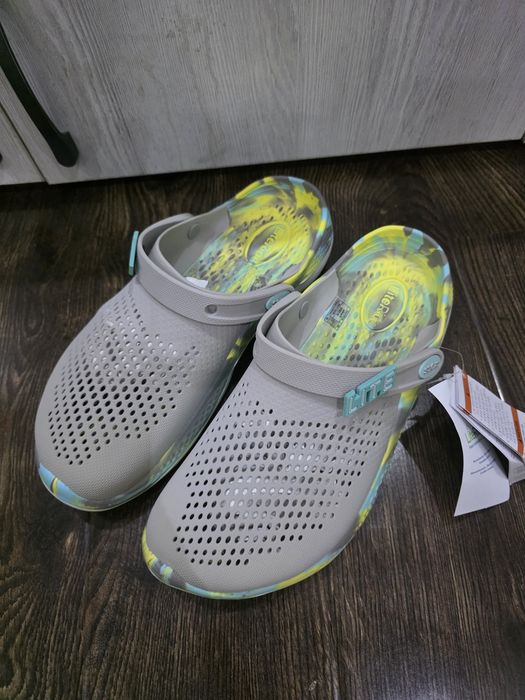 Продаются crocs новые