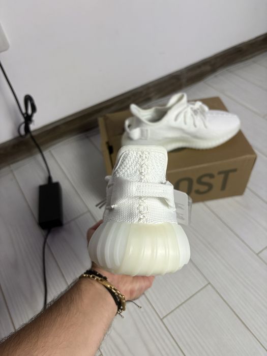 Vand Yeezy Boost Albi Marimea 39