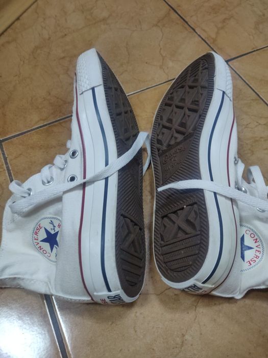 Маратонки Nike и кецове Converse