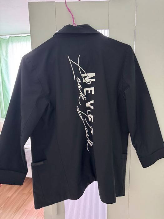 Късо черно сако Negative