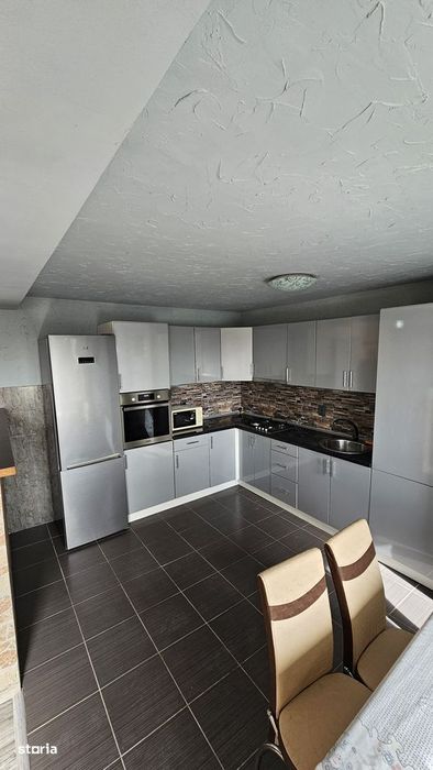 Inchiriez apartament 3 camere Dambul Rotund