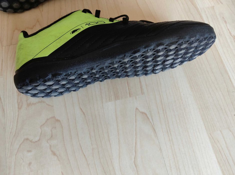 Обувки за футбол стоножки номер 38
