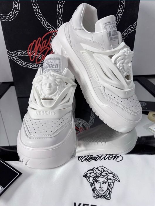 Odiseea full white