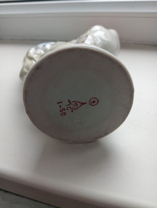 Фарфоровые статуэтки.