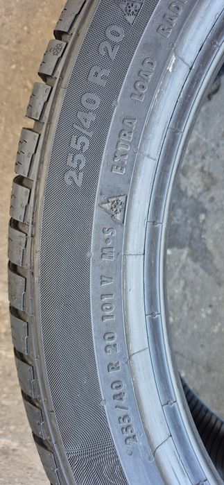 4 anvelope iarna ca noi Continental 255/40/20.Pretul este pe bucata.