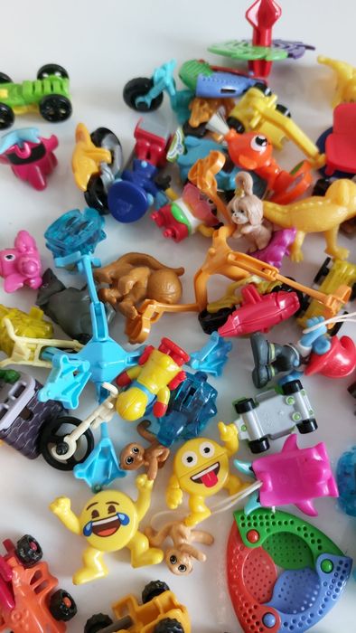 Играчки от шоколадови яйца