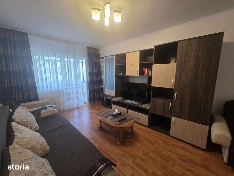 Apartament 3 camere Mioveni, et. 2 zona piata