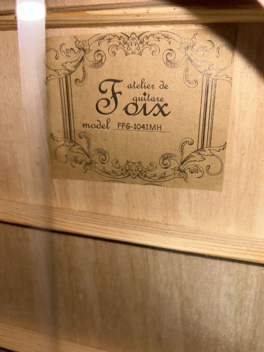 Продам акустическую гитару Foix.