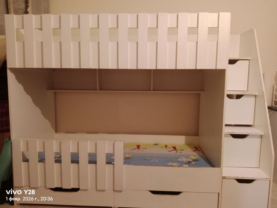 Кровать двухъярусная б/у