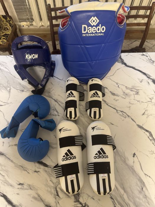 Щитки голени и рук для тхэквондо