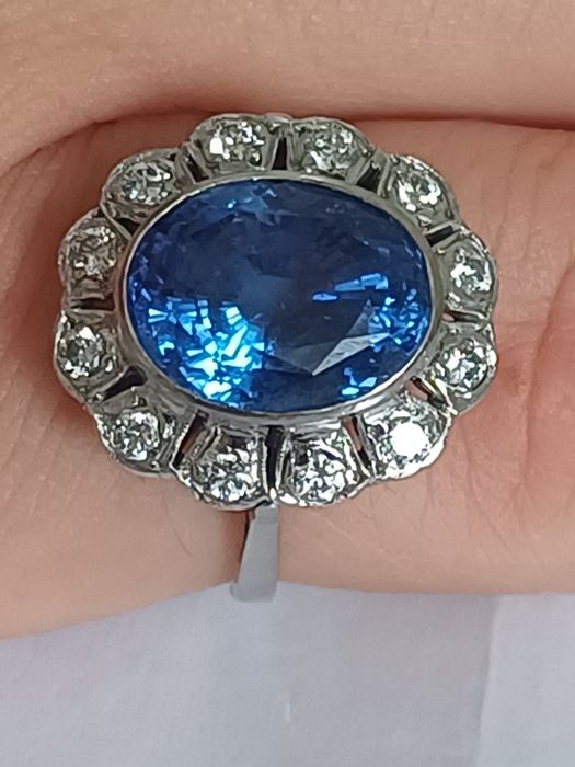 Vand inel din  aur alb de 18 K