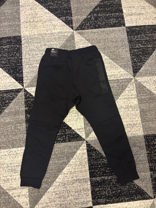 Pantaloni Nike negri originali mărimea M – Noi cu etichetă