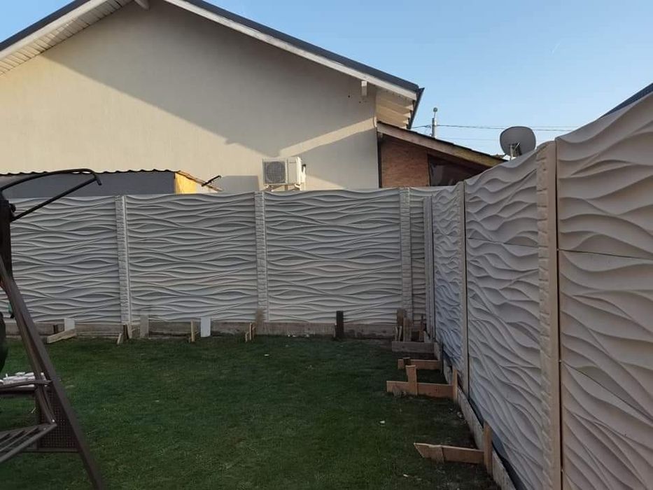 Gard beton din placi prefabricate